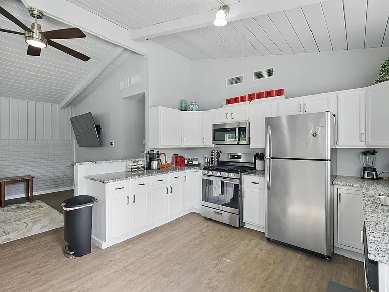 743 Greenhaven Dr — Photo 12
