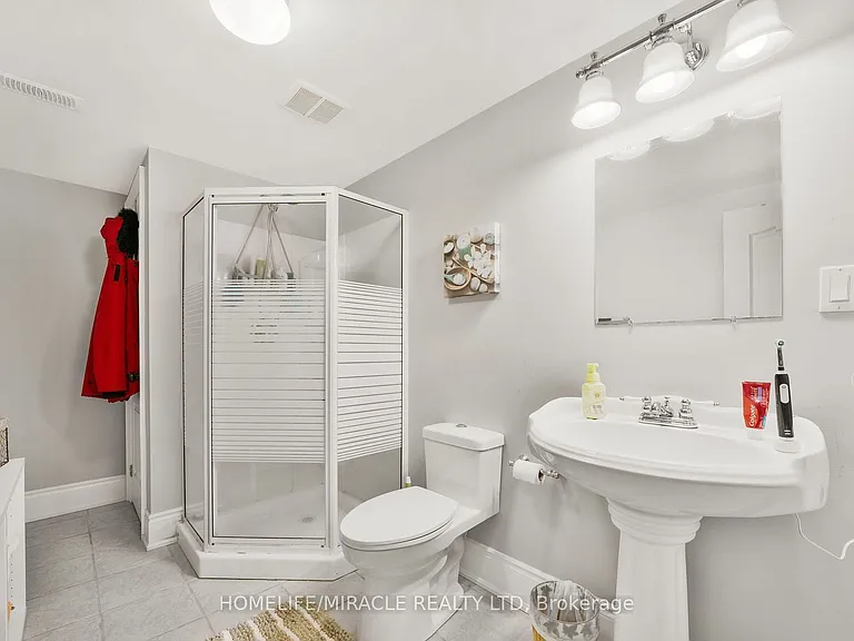 22 Devonleigh Dr — Photo 27