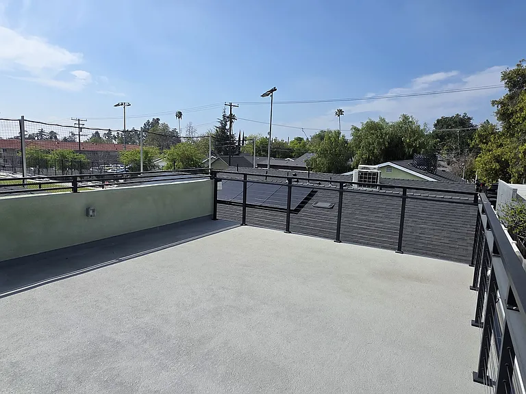 1695 N Oxford Ave #3 — Photo 6