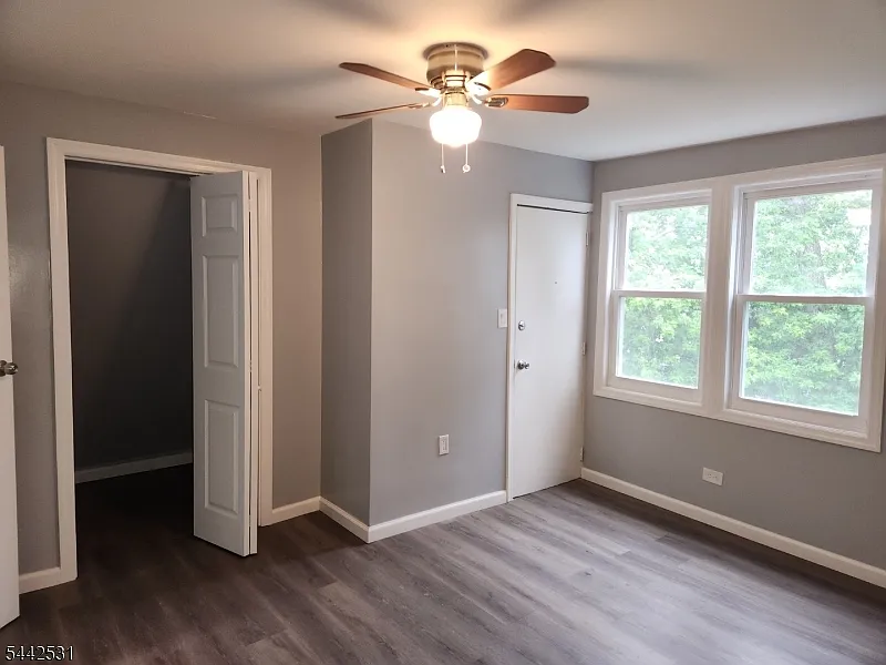 2 bed, 1.0 bath, $1,900 — Photo 2
