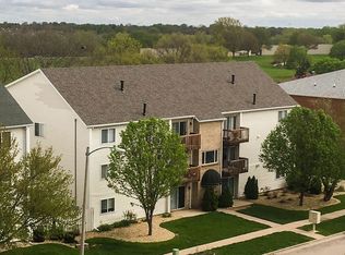 3 Rainbow Cir #8, Bloomington, IL 61704