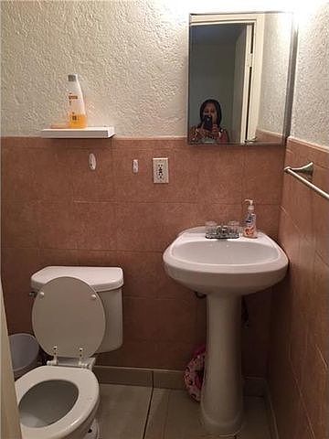 2nd image of 551 NW 46th St