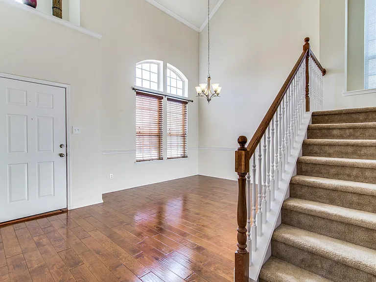 9400 Harrell Dr — Photo 4