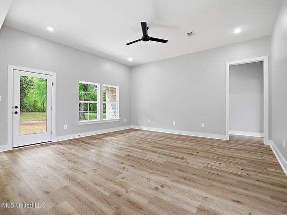 3rd image of 11068 Shorecrest Rd