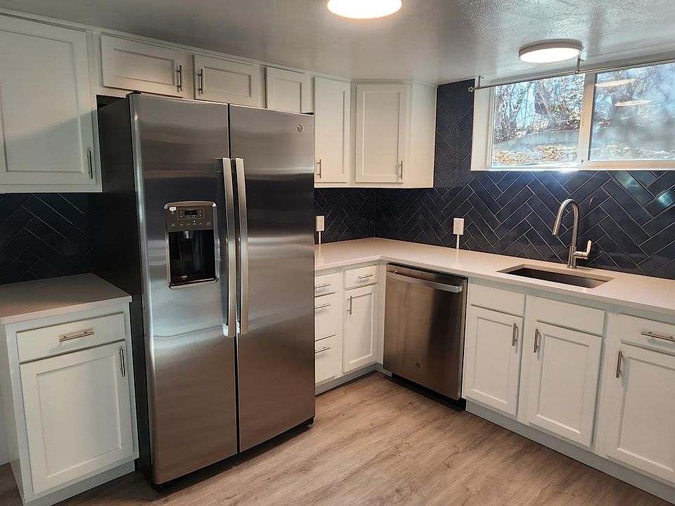 Brand New Kitchen! all new stainless steel appliances, cabinets, backsplash, quartz countertops