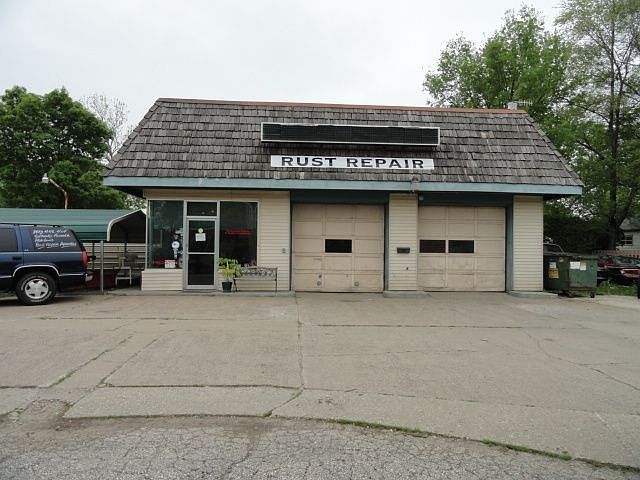 2nd image of 118 W Wisconsin St