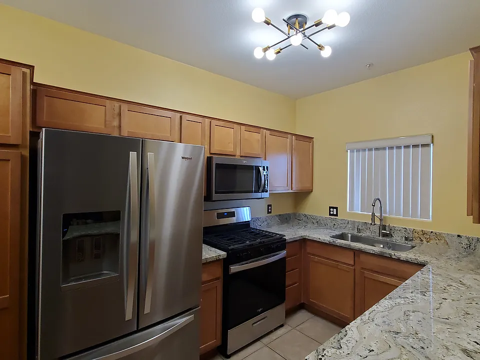 2291 W Horizon Ridge Pkwy #13275