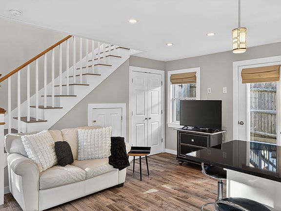 4th image of 16 Conwell Street Unit 3