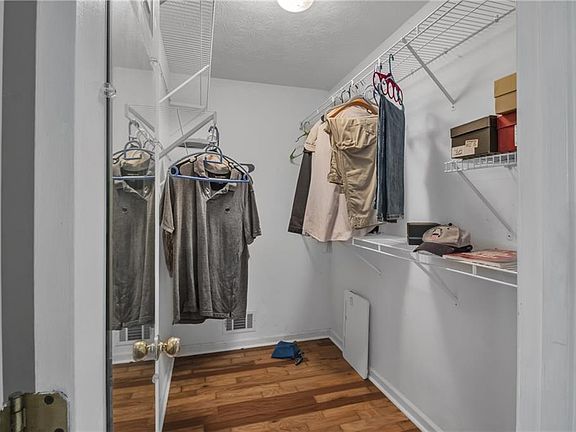 5th image of 401 The Farm Rd