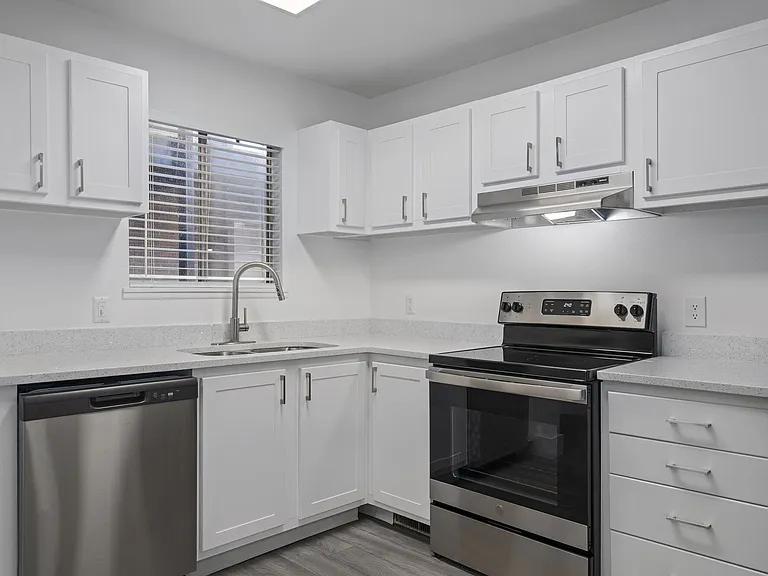The Franklyn Apartments — Photo 1