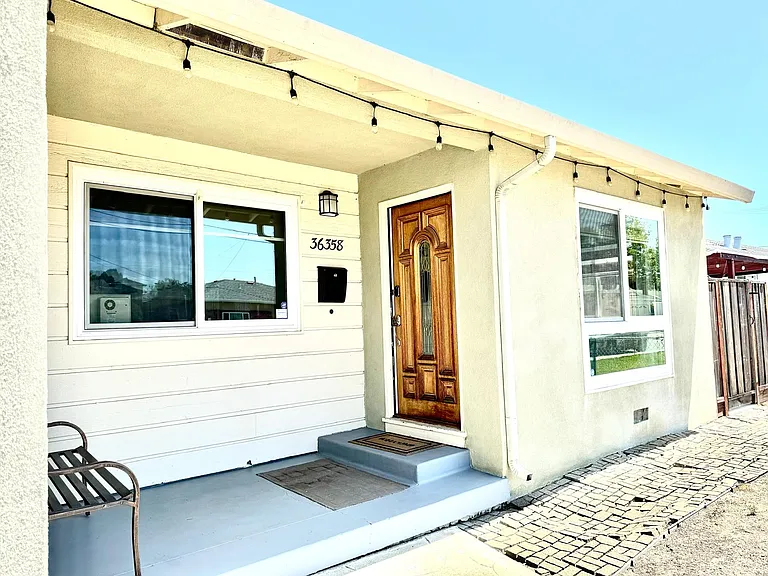 36358 Frobisher Dr — Photo 2