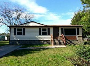 1112 Blythewood Ln, Suffolk, VA 23434