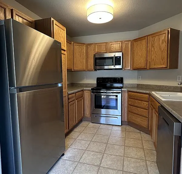 3011 Mandalay Grv #9 — Photo 13
