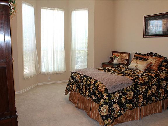 5th image of 36 Lytle Place Dr