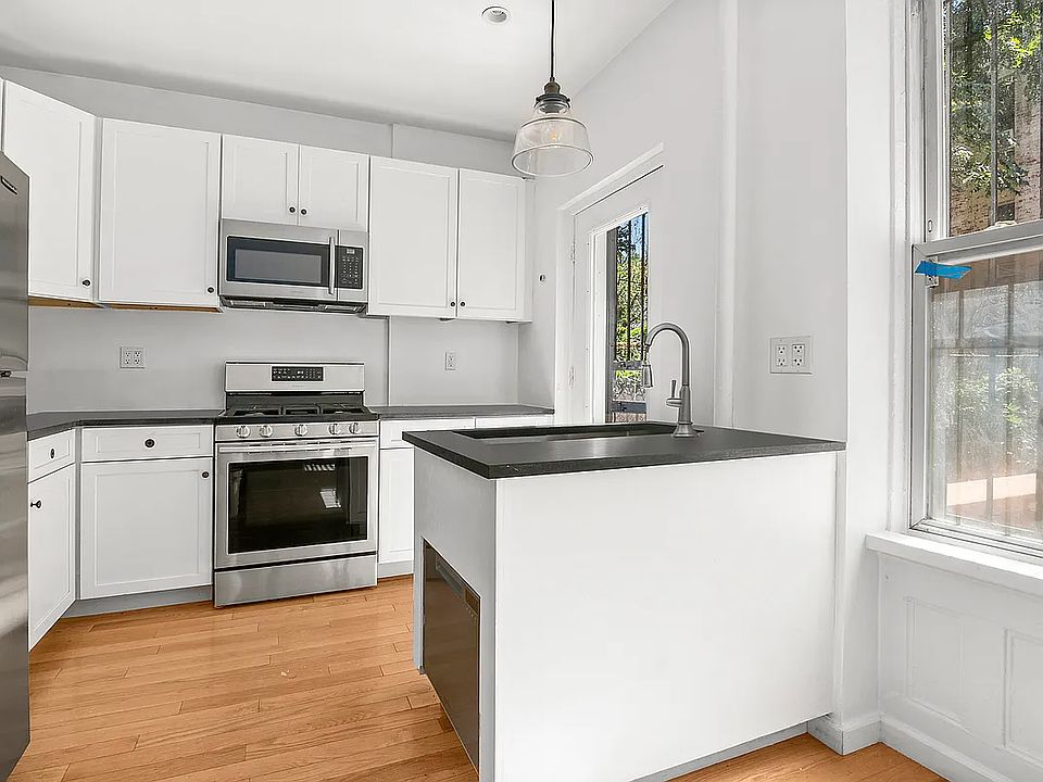 1st image of 218 Hawthorne St #1