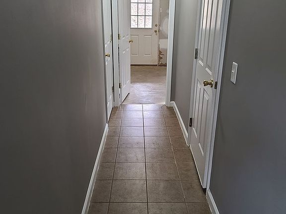 4th image of 223 Crown Ct