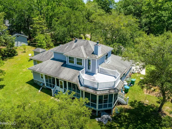 2004 Lauban Ln, Gautier, MS 39553