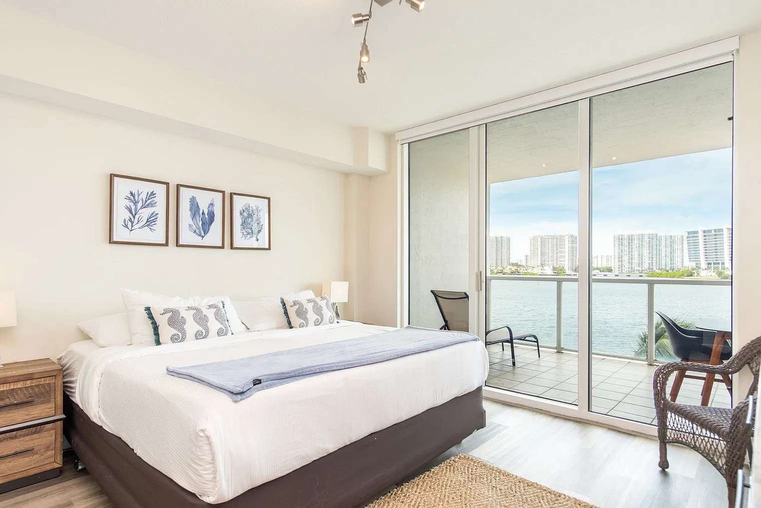 2 bed, 2.0 bath, 1194 sqft, $8,539 — Photo 3