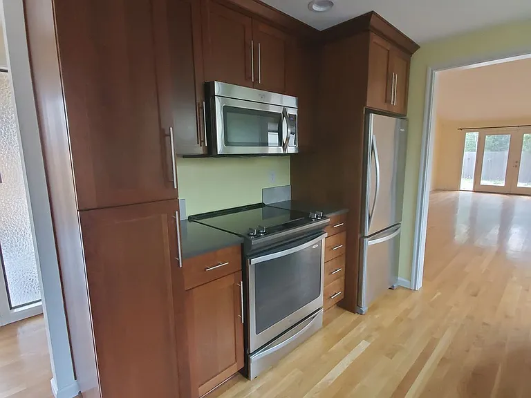 10112 SW Crystal St — Photo 1