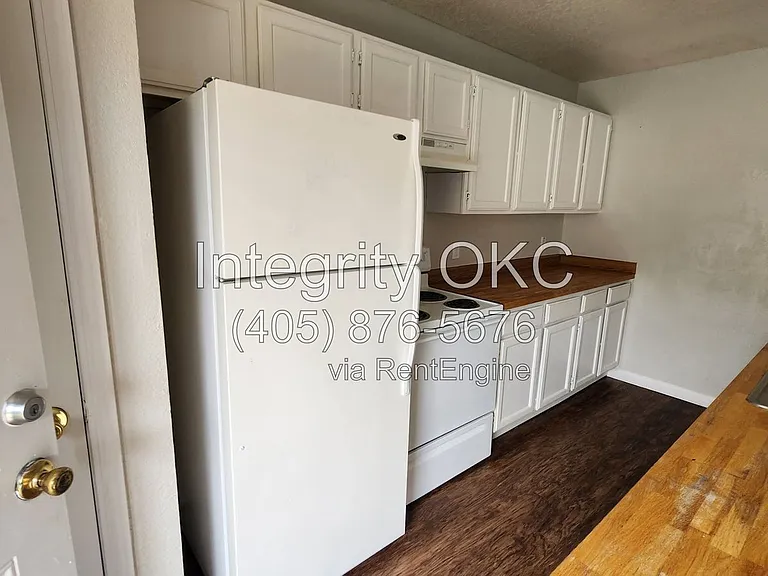 1315 Eastgate Dr — Photo 5