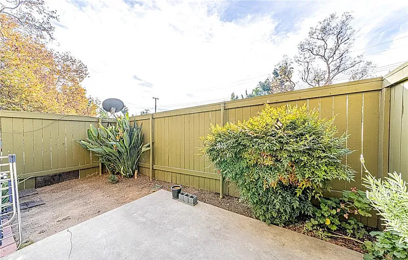 1 bed, 1.0 bath, 640 sqft, $1,600 — Photo 2