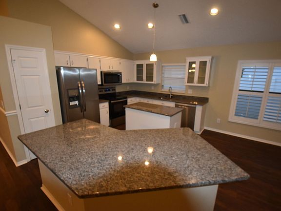 3rd image of 13414 Sunvale Pl
