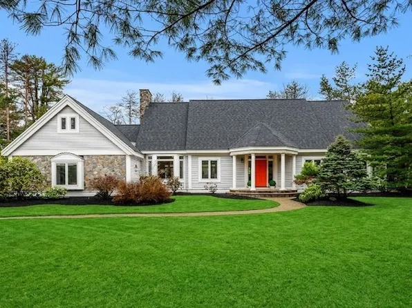 48 Candlewood Dr, Topsfield, MA 01983