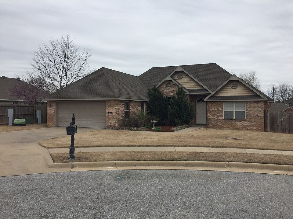 1st image of 1841 N Knollcrest Cir