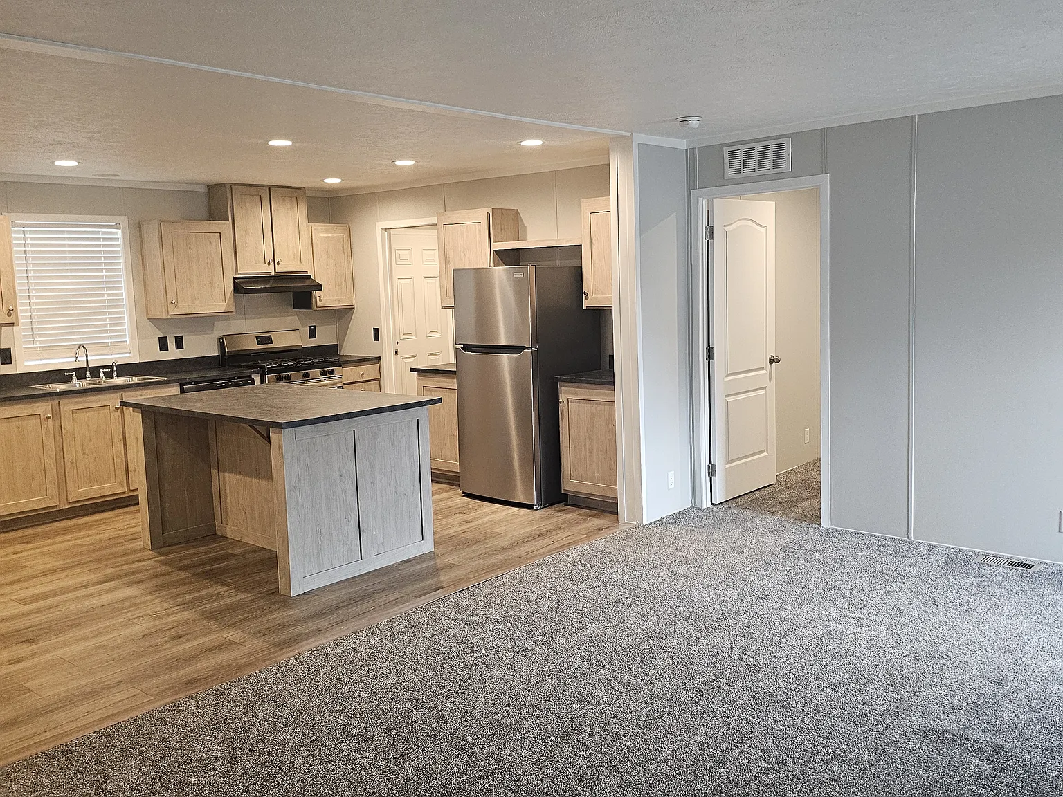 3 bed, 1344 sqft, $1,399 — Photo 2