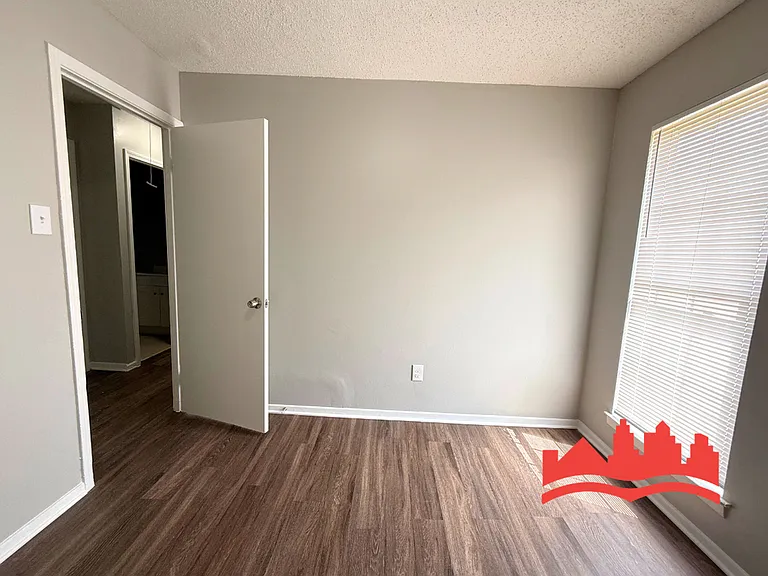 504 Elmfield Cv — Photo 19