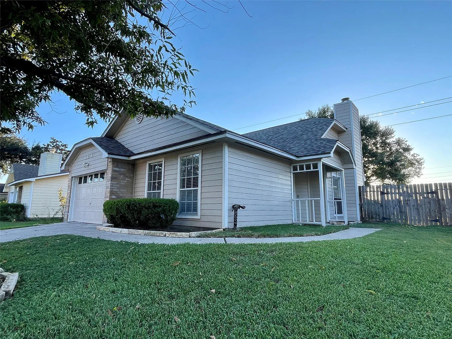 3 bed, 2.0 bath, 1316 sqft, $1,800 — Photo 2