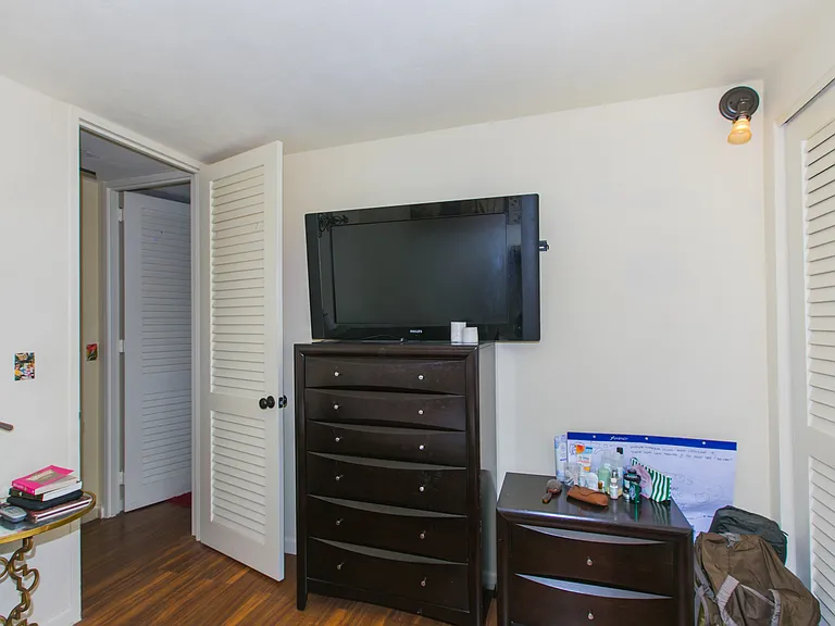 1511 Nuuanu Ave #639 — Photo 29