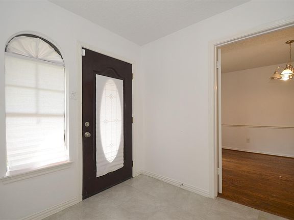 2nd image of 2902 Skypark Dr
