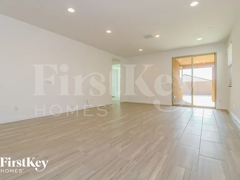 19431 W Pierson St — Photo 4