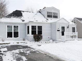 36 Cadman Dr, Williamsville, NY 14221