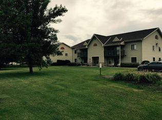 227 Arrowhead Dr APT 2, Mukwonago, WI 53149