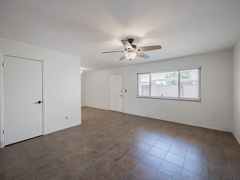6008 W Augusta Ave — Photo 9