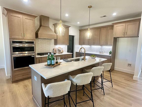 5th image of 324 Stagmore Ct