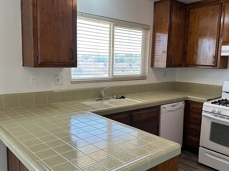 16138 Kamana Rd #5 — Photo 7