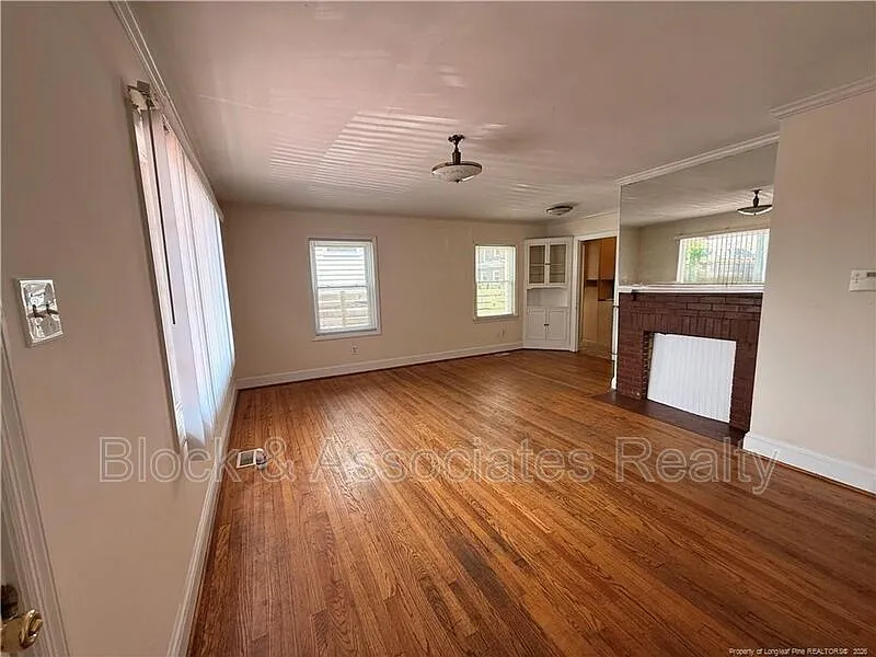 2 bed, 1.0 bath, $1,400 — Photo 2