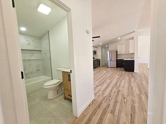 5th image of 1040 Porter St