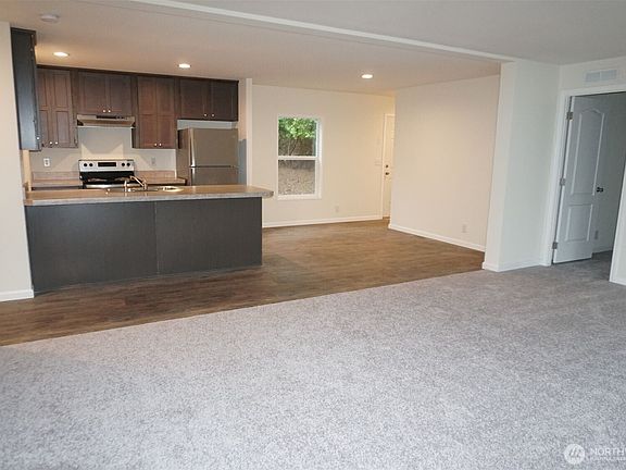 3rd image of 501 E Wood Lane