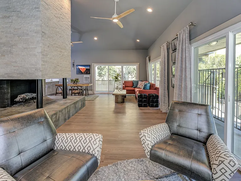 2465 Shoreline Dr — Photo 6