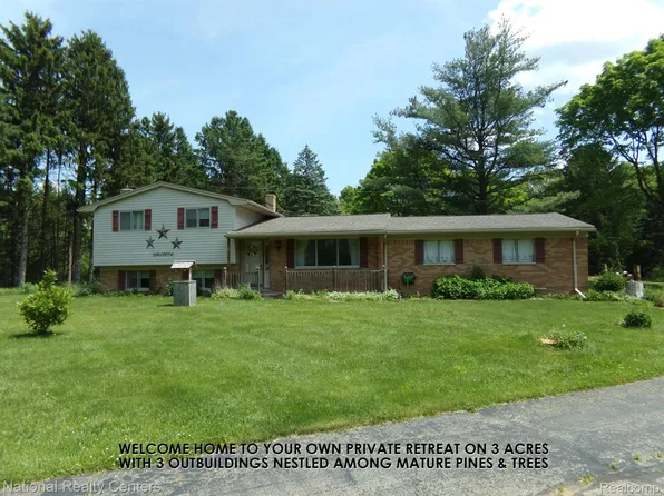 5600 Eagle Rd, White Lake, MI 48383