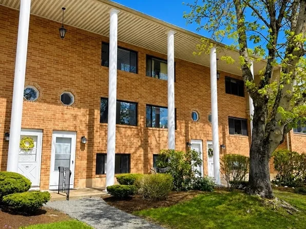 200 Farrwood Dr #200, Haverhill, MA 01835