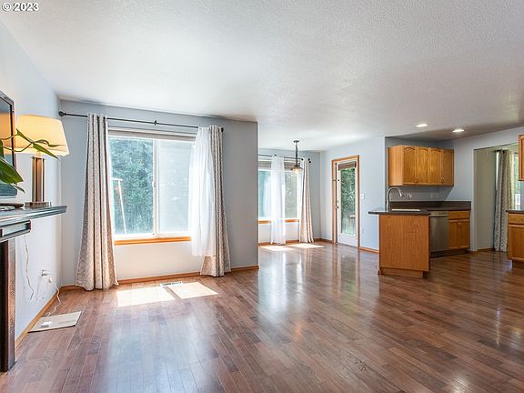 4th image of 18519 SE 20th Way