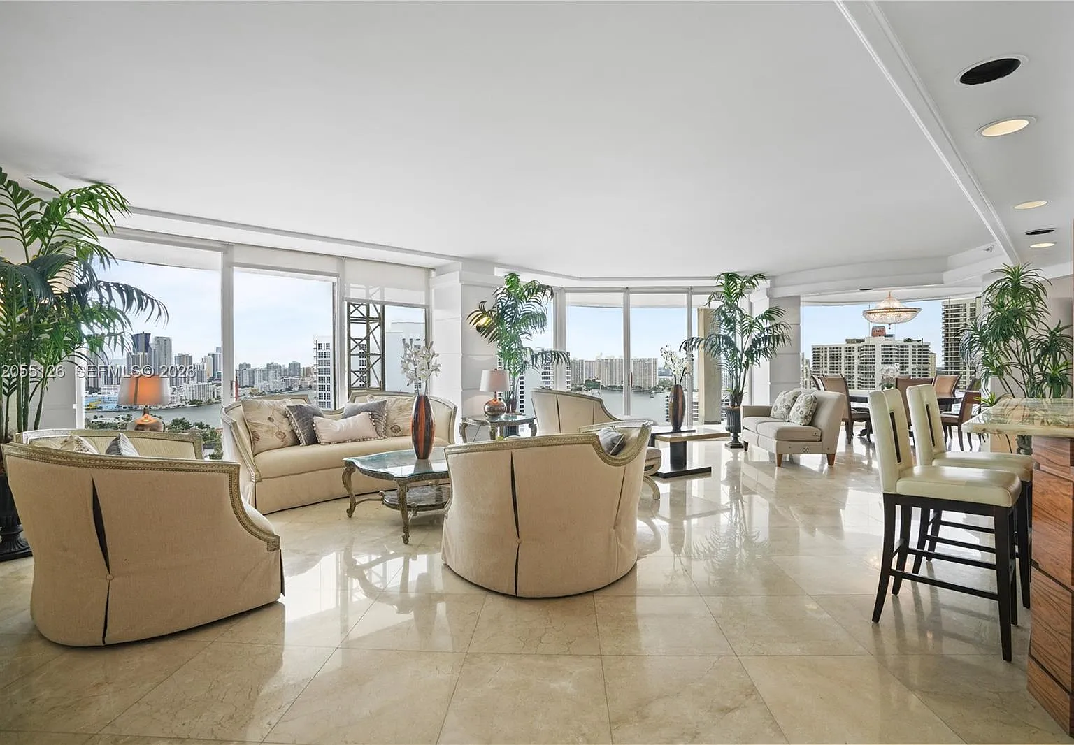 Turnberry Towers Condo — Photo 1