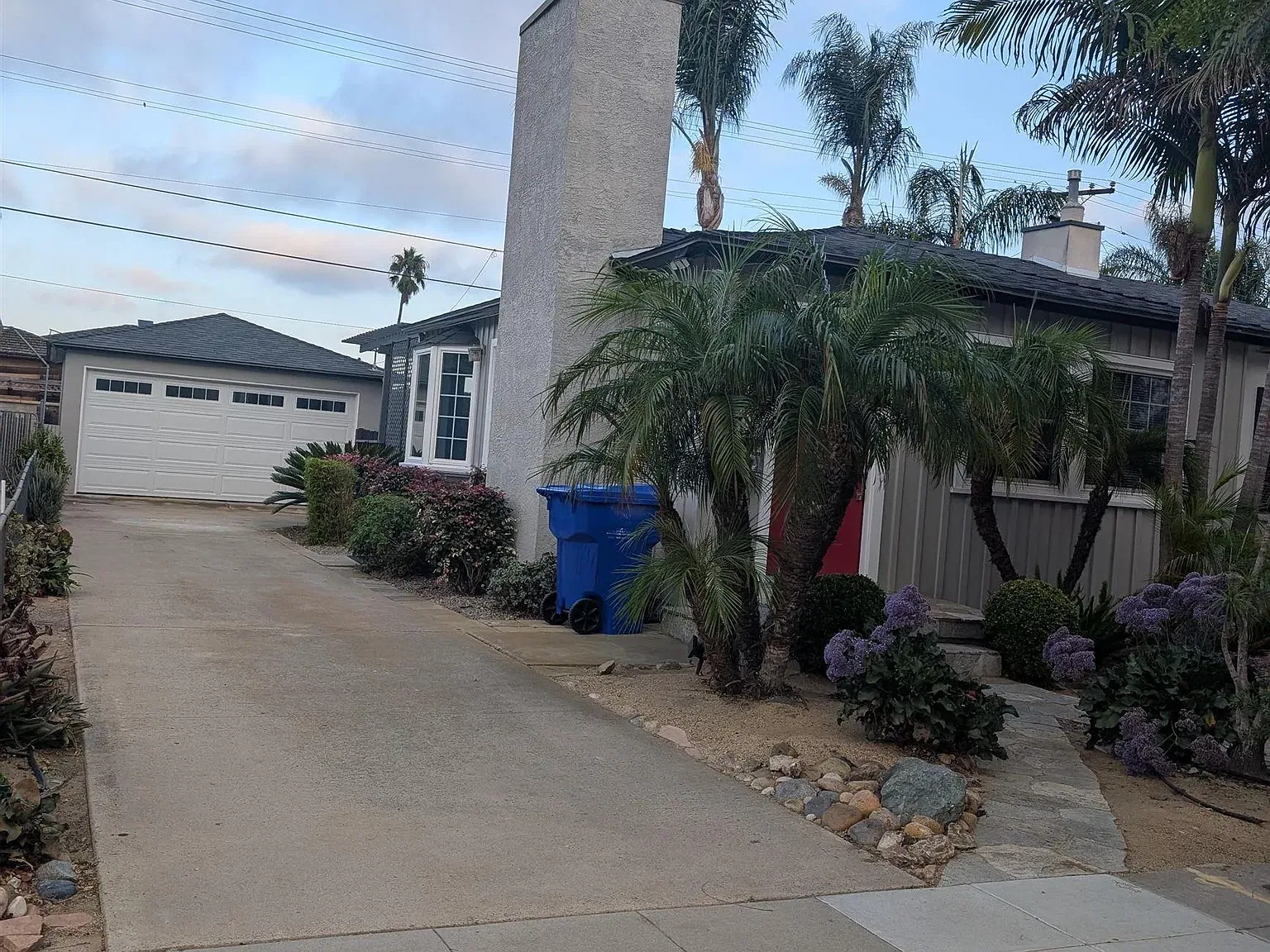 3 bed, 2.0 bath, 1290 sqft, $5,800 — Photo 2