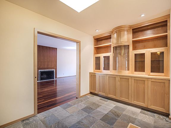 3rd image of 759 Seacliff Dr