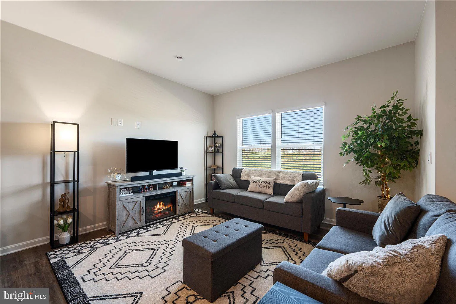 3 bed, 2.5 bath, 1516 sqft, $2,150 — Photo 3